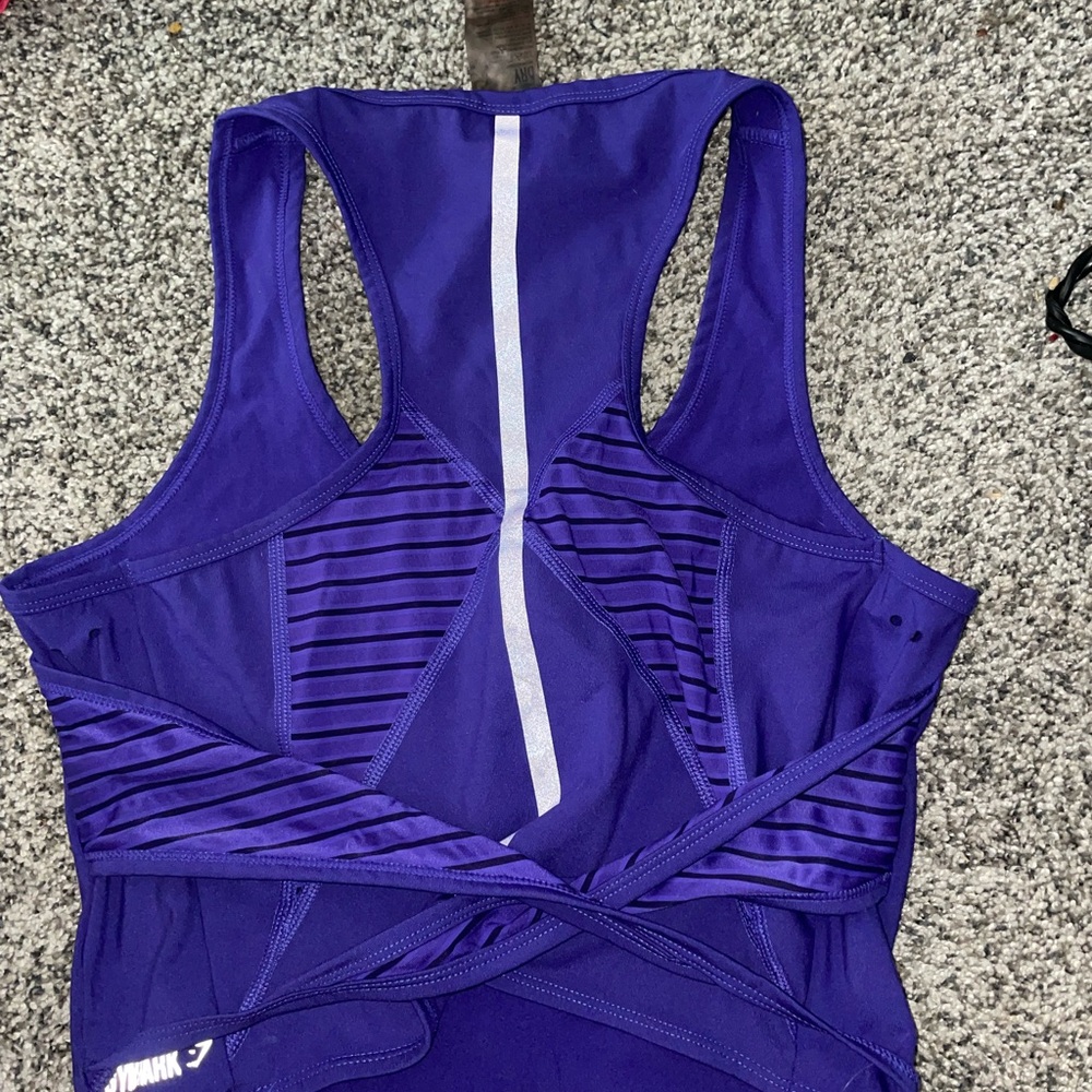 Gym shark top